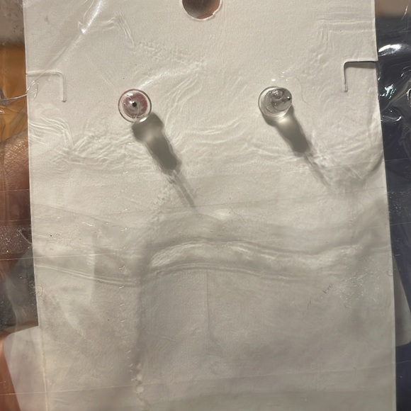 Red metal earrings - Picture 3 of 3